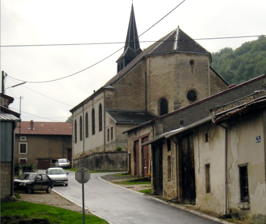 La rue derrière l'église