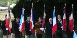 Portes-drapeaux gauche